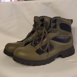 Men's size 9 Outdoor Hiking FILA Boots